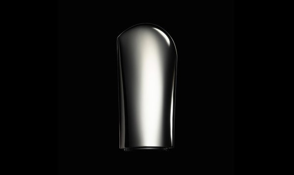 От марката, която ни донесе елегантния дизайнерски език Kodo, досадните реклами Zoom-Zoom и най-новите маркетингови етикети Soul of Motion naff, идва собствени унисекс аромат на Mazda. Създадена от специалиста по парфюми Shiseido, той съчетава дървесни нотки, кожа, роза, лайм и касис. Опакован е в бутилка, проектирана да отразява японското в дизайна на MX-5 или CX-3.

